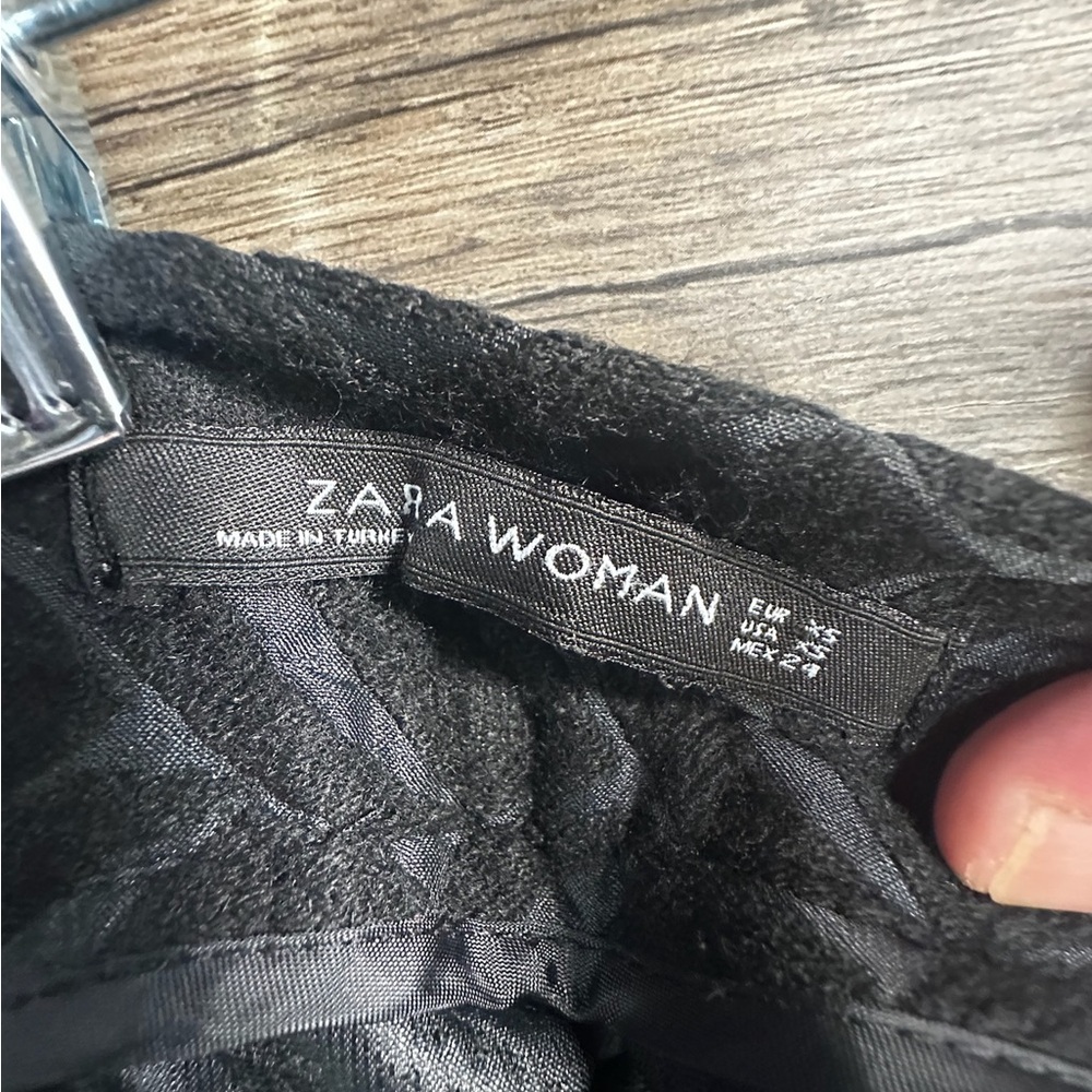 Elegant Black Patterned Skirt - Picture 6 of 6